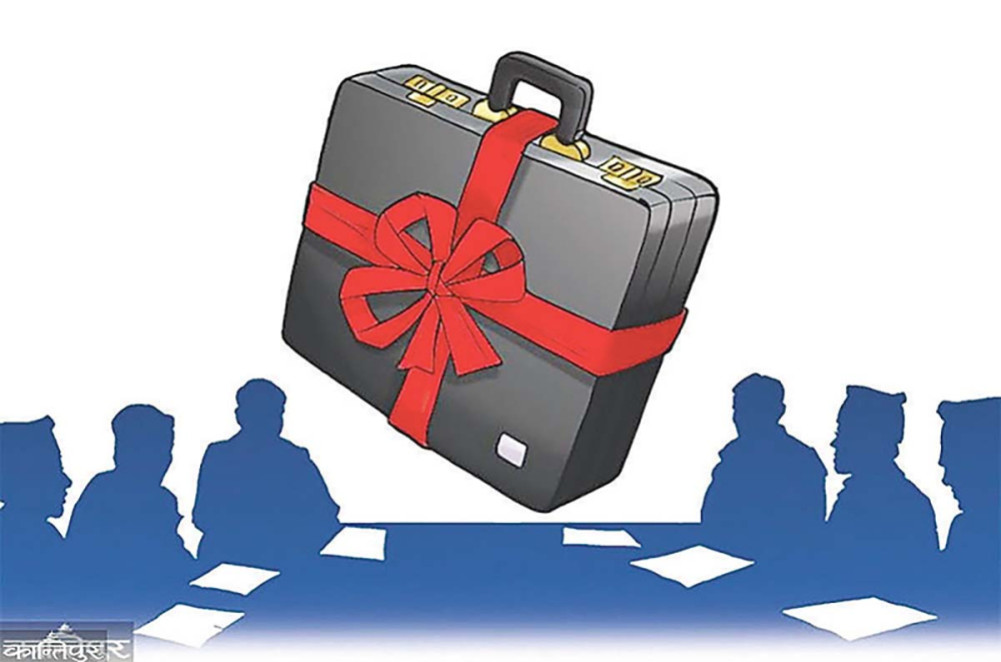 सुदूरपश्चिममा निर्वाचन अधिकृतको कार्यालयमा मतपत्र पुर्‍याइयो