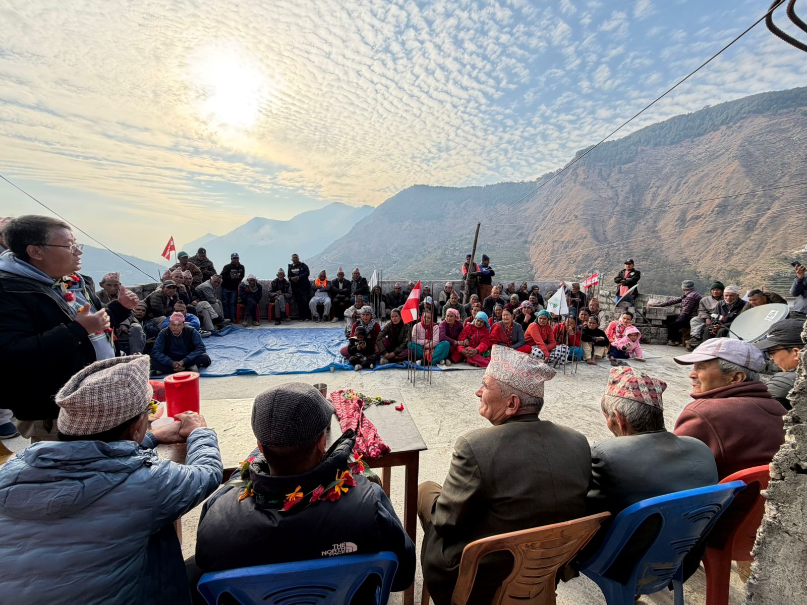 महाकाली नगरपालिकाको ९ नम्बर वडामा काङ्ग्रेस उम्मेदवार जोशीको भव्य स्वागत ।