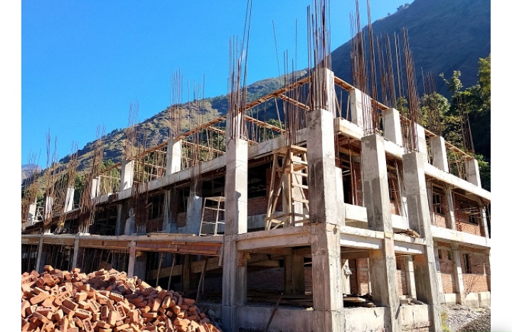 जिल्ला अस्पताल भवन निर्माणमा ढिलाइ,  जस्को कारण बिरामीको  उपचारमा समस्या  जिल्ला अस्पताल भवन निर्माणमा ढिलाइ,