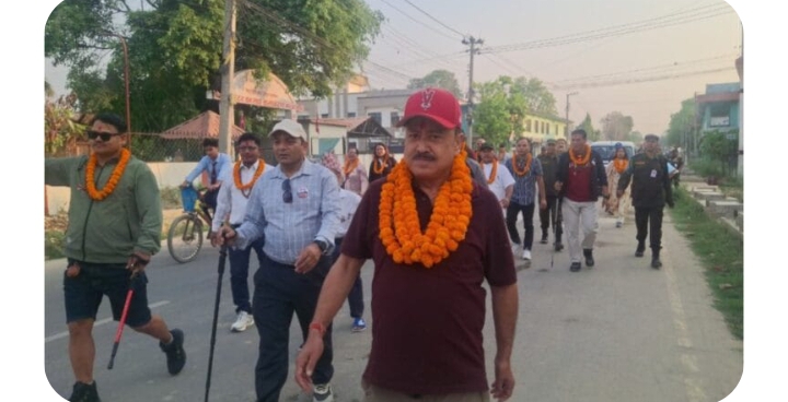 सुदूरपश्चिम चिनाउन धनगढीका नगर प्रमख हमाल नेतृत्वको टाेलि अपिकाे यात्रामा