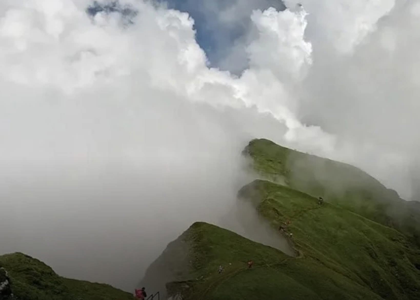 बडिमालिका दर्शन गर्न गएका लेखा अधिकृतको मृ’त्यु
