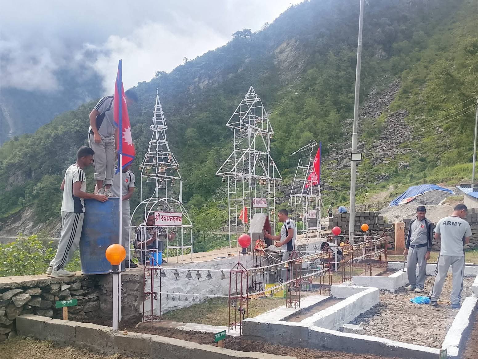 नेपाली सेनाद्वारा ब्याँसको गोरखनाथ मन्दिर सजावट