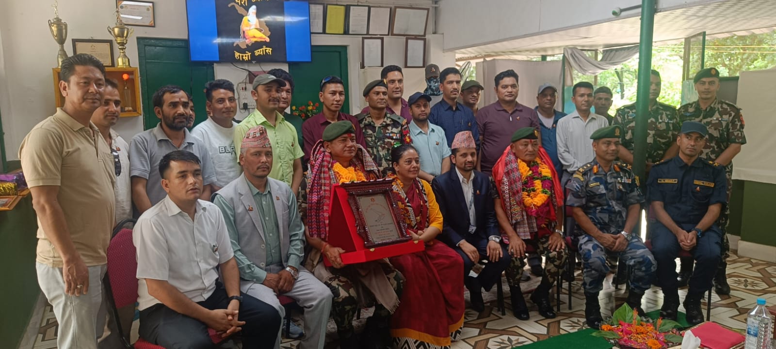 दार्चुला–टिंकर सडक आयोजना प्रमुख कर्णेल राजेश कटवाल सम्मानसहित बिदाइ, कर्णेल नारायण तुम्बाहाङफेको स्वागत ।